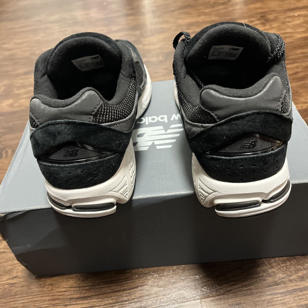 New Balance 2002R Women’s Black Gunmetal FLAWLESS Size 9 - Picture 5 of 8